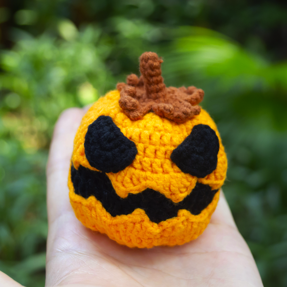 Spooky Season Essentials: Handmade Halloween Accessories for Your Pets! 🎃