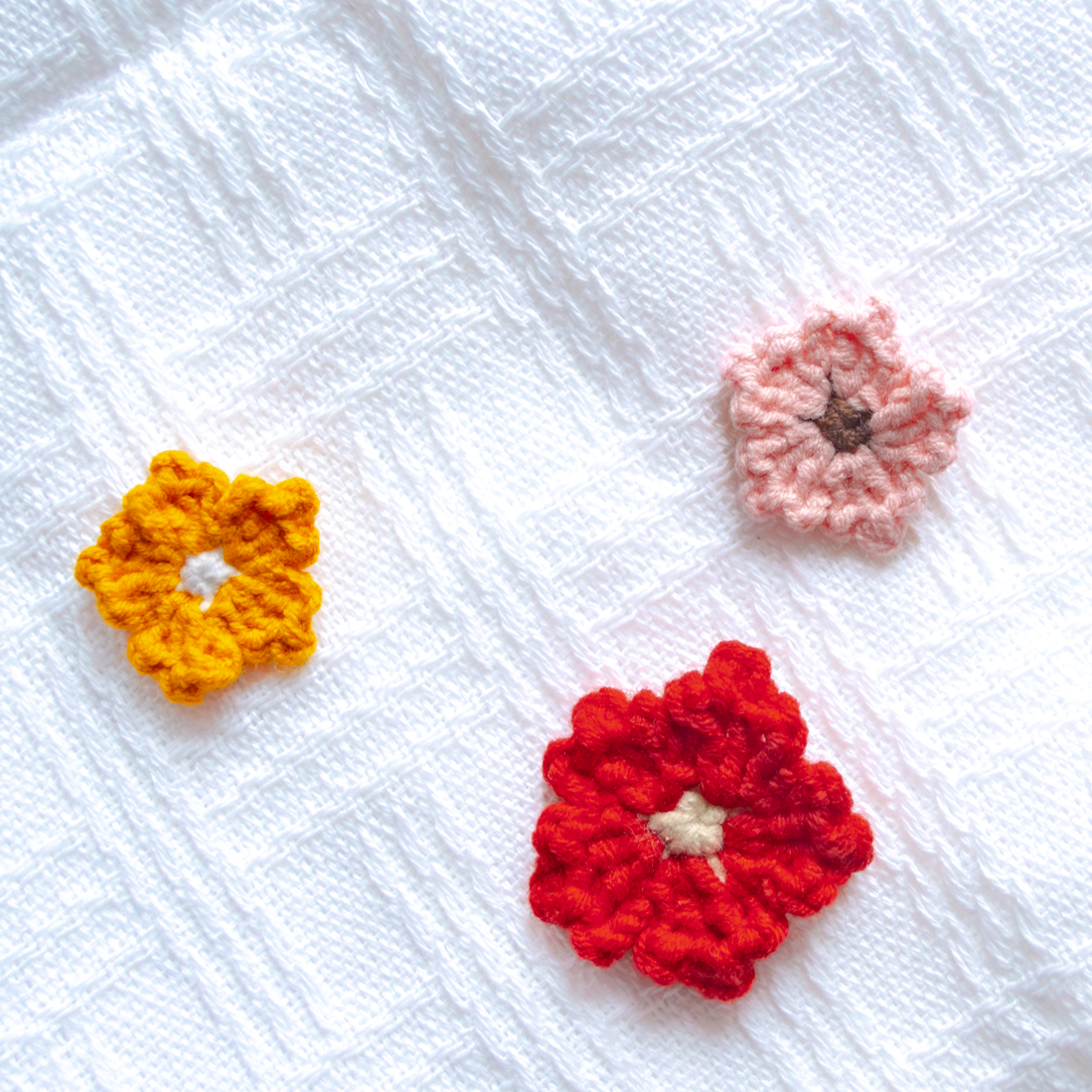 How to Crochet a Flower Decoration with Color Change Techniques